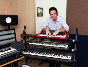 Luciano Alves com teclados no CTMLA, RJ