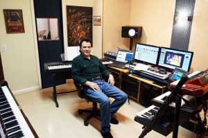 Luciano Alves com teclados no CTMLA, RJ