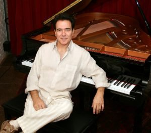 Luciano Alves no estúdio Zaga, RJ