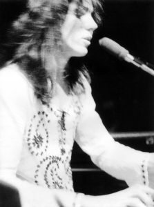 Luciano Alves tocando órgão Hammond - show Mutantes, 1975, BH