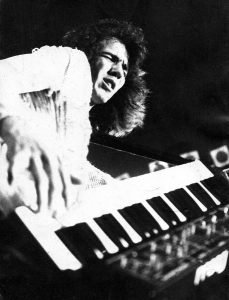 Luciano Alves tocando Moog Liberation no Rock in Rio com Pepeu, 1985, RJ