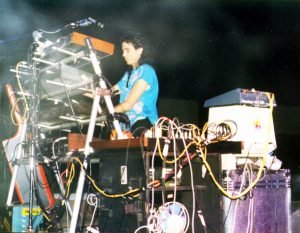 Luciano Alves tocando teclados - show em Recife, PE